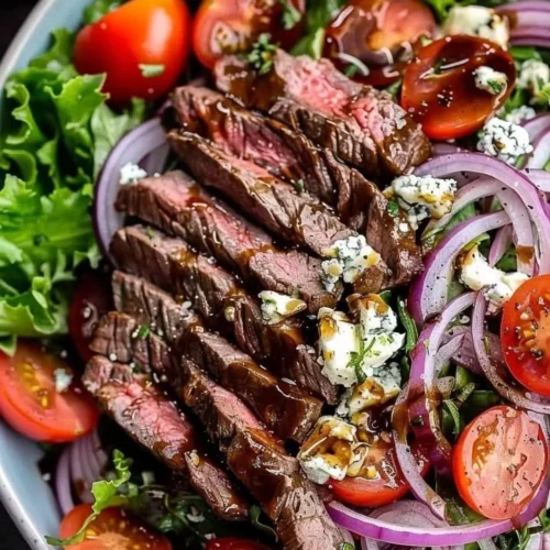 Sliced steak salad with Gorgonzola cheese and mixed greens